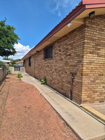 3804 Hilton Avenue NE, Albuquerque, NM 87110