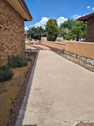 3804 Hilton Avenue NE, Albuquerque, NM 87110
