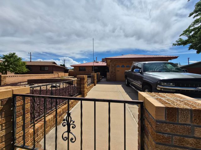 3804 Hilton Avenue NE, Albuquerque, NM 87110