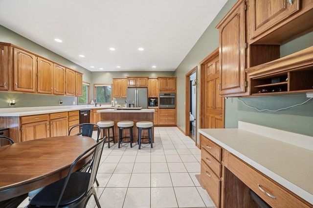 5204 Woodmere Court, Valparaiso, IN 46383
