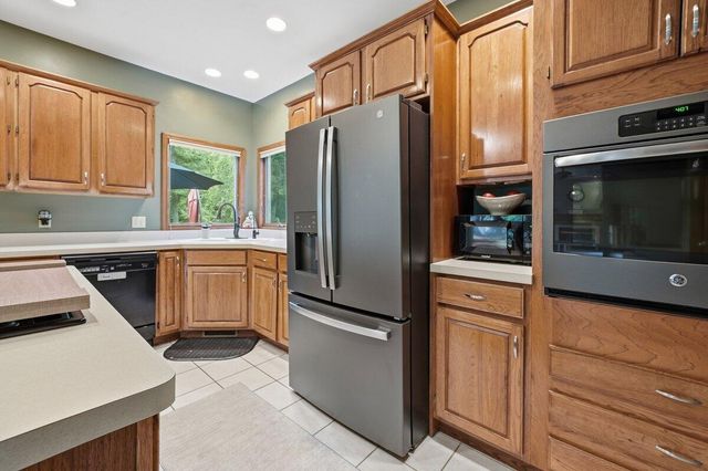 5204 Woodmere Court, Valparaiso, IN 46383