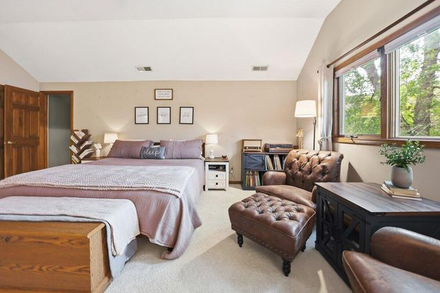 5204 Woodmere Court, Valparaiso, IN 46383