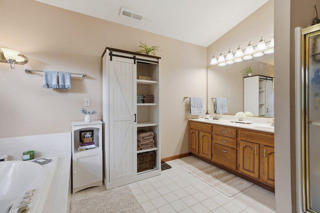 5204 Woodmere Court, Valparaiso, IN 46383