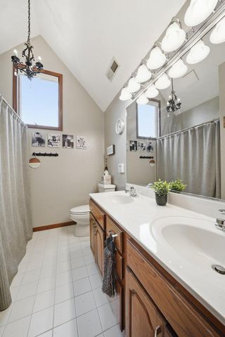 5204 Woodmere Court, Valparaiso, IN 46383