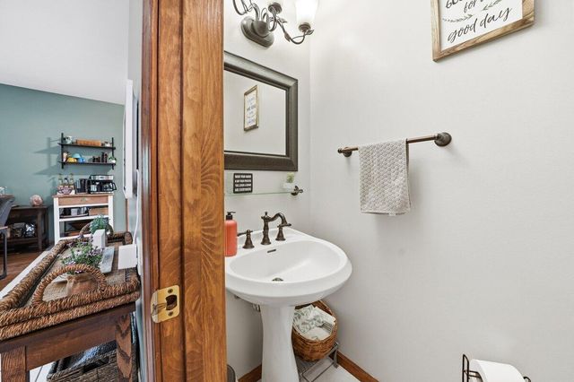 5204 Woodmere Court, Valparaiso, IN 46383
