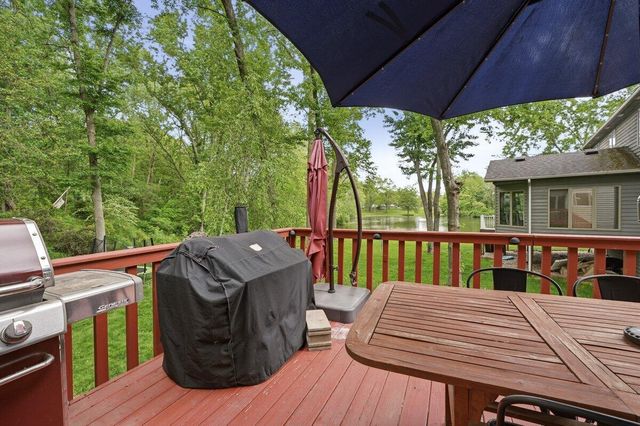 5204 Woodmere Court, Valparaiso, IN 46383