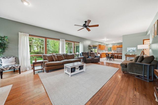 5204 Woodmere Court, Valparaiso, IN 46383