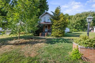 2119 Woodbine Dr, Hermitage, PA 16148