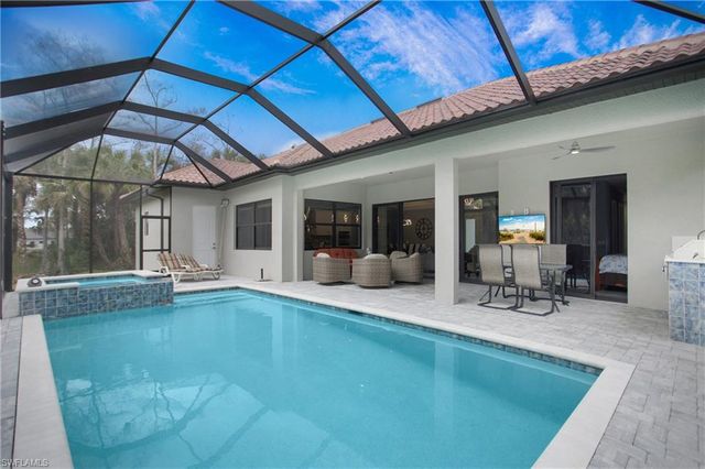 610 25th AVE NW, Naples, FL 34120