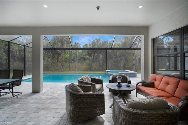 610 25th AVE NW, Naples, FL 34120