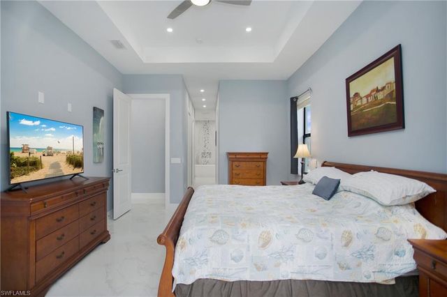 610 25th AVE NW, Naples, FL 34120