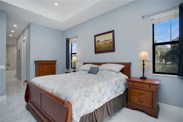 610 25th AVE NW, Naples, FL 34120