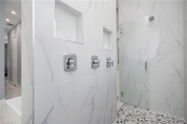 610 25th AVE NW, Naples, FL 34120