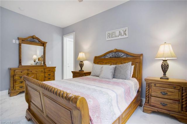 610 25th AVE NW, Naples, FL 34120