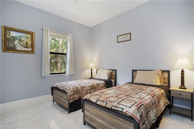 610 25th AVE NW, Naples, FL 34120