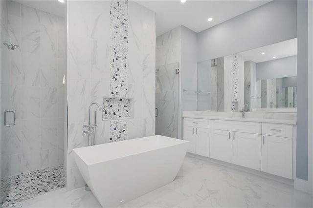 610 25th AVE NW, Naples, FL 34120