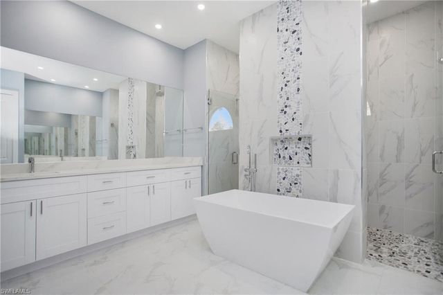 610 25th AVE NW, Naples, FL 34120