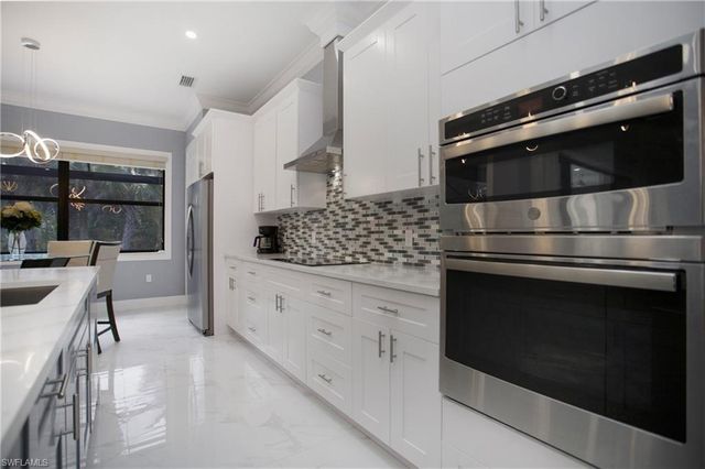 610 25th AVE NW, Naples, FL 34120