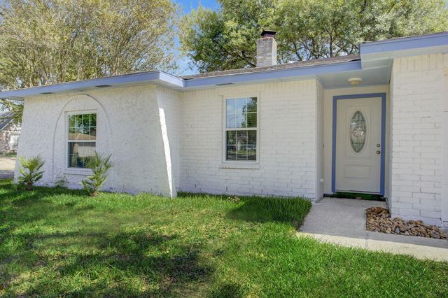 10403 Stockman Lane, Sugar Land, TX 77498