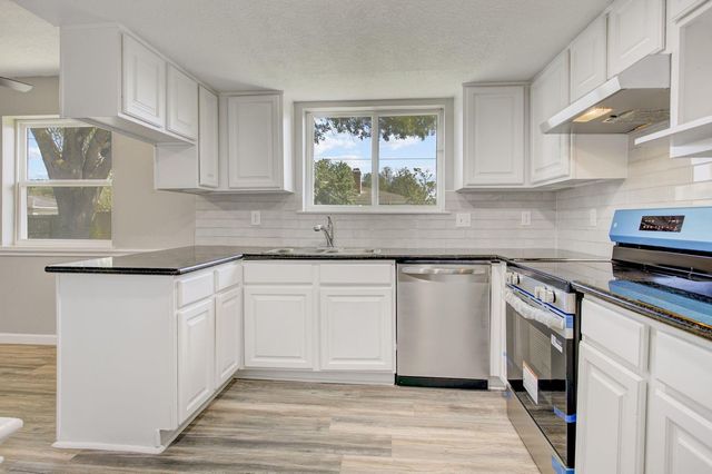10403 Stockman Lane, Sugar Land, TX 77498