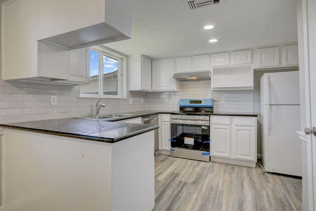 10403 Stockman Lane, Sugar Land, TX 77498