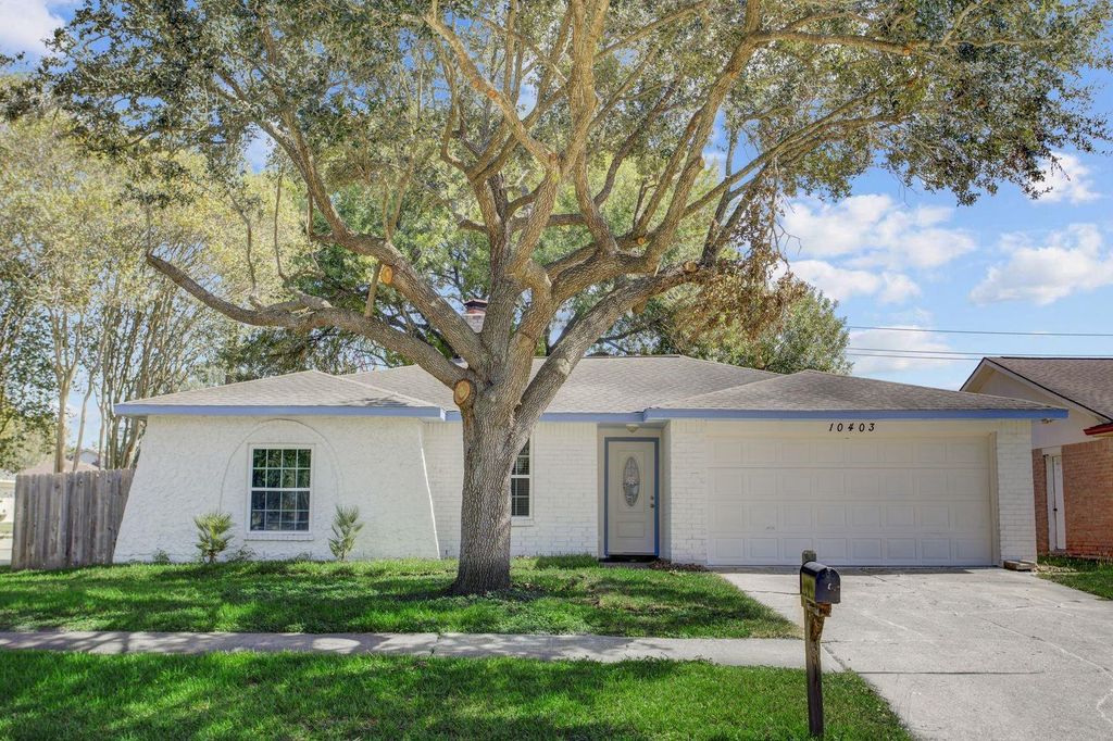 10403 Stockman Lane, Sugar Land, TX 77498