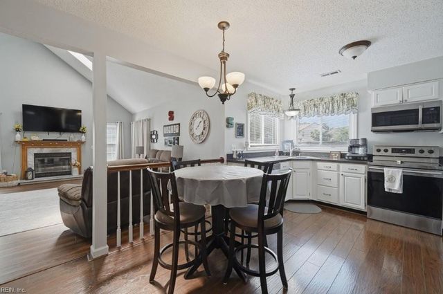 220 Dunn CIR, Hampton, VA 23666