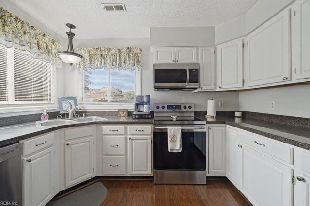220 Dunn CIR, Hampton, VA 23666