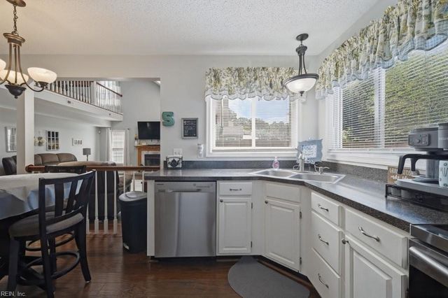 220 Dunn CIR, Hampton, VA 23666