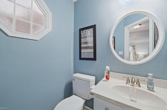 220 Dunn CIR, Hampton, VA 23666