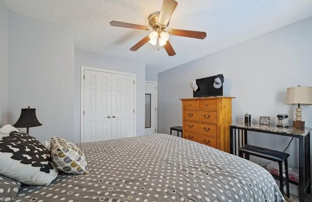 220 Dunn CIR, Hampton, VA 23666