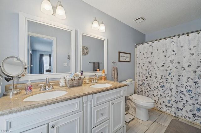 220 Dunn CIR, Hampton, VA 23666