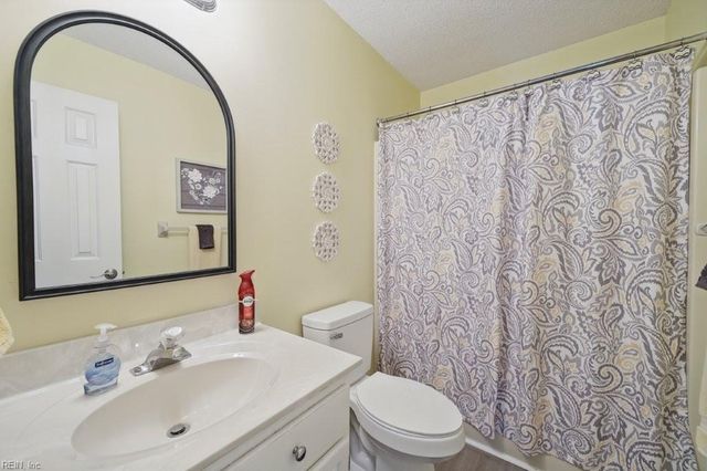 220 Dunn CIR, Hampton, VA 23666