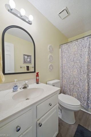 220 Dunn CIR, Hampton, VA 23666
