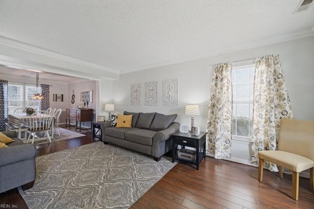 220 Dunn CIR, Hampton, VA 23666