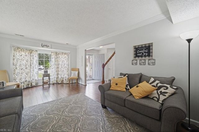 220 Dunn CIR, Hampton, VA 23666