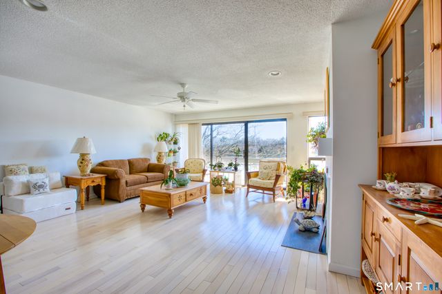 15 River Road 205, Greenwich, CT 06807