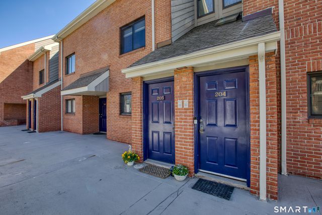 15 River Road 205, Greenwich, CT 06807