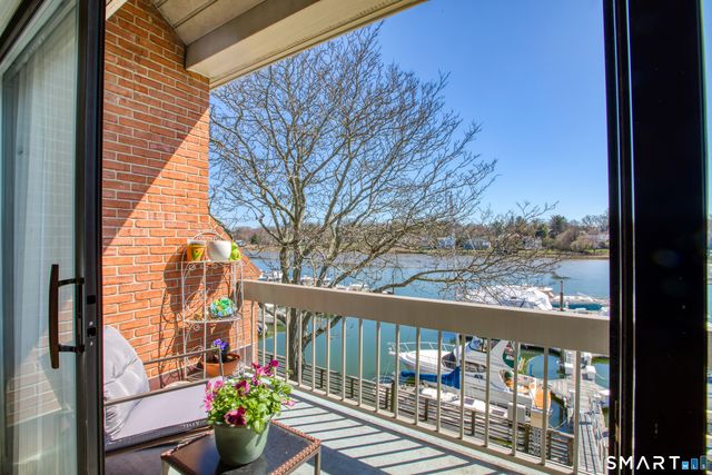 15 River Road 205, Greenwich, CT 06807