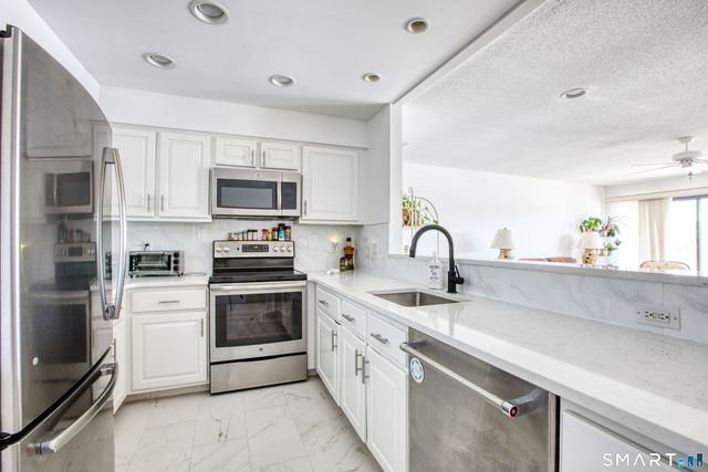 15 River Road 205, Greenwich, CT 06807