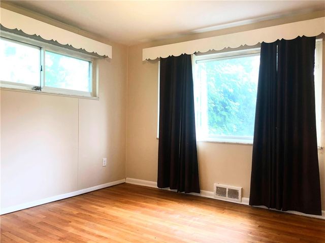 10135 Pearl Rd, Penn Hills, PA 15235