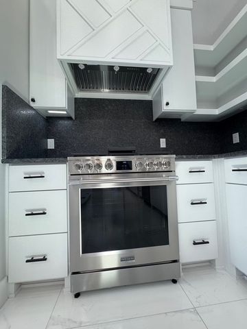 2708 W Gum Street, Rogers, AR 72758