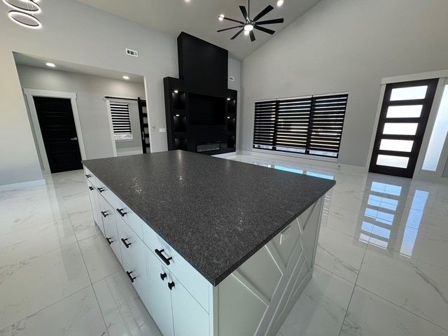 2708 W Gum Street, Rogers, AR 72758