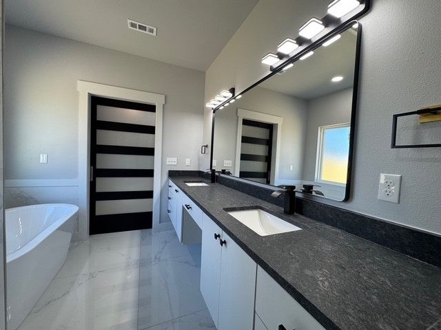 2708 W Gum Street, Rogers, AR 72758