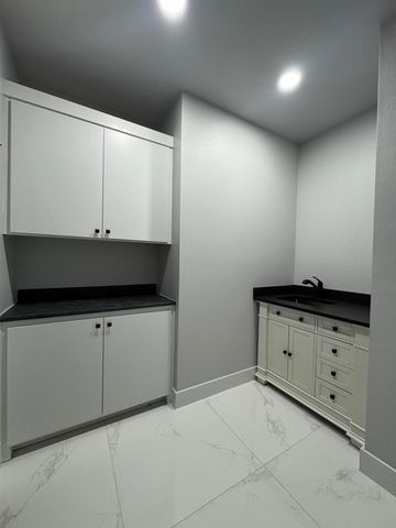 2708 W Gum Street, Rogers, AR 72758