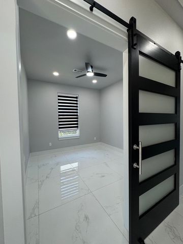 2708 W Gum Street, Rogers, AR 72758