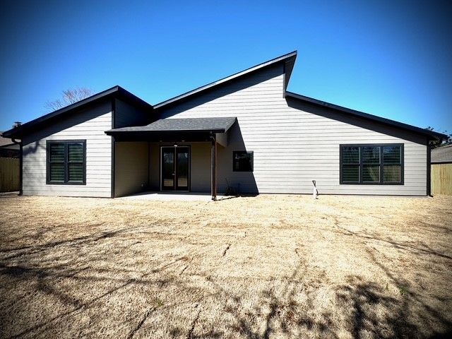 2708 W Gum Street, Rogers, AR 72758