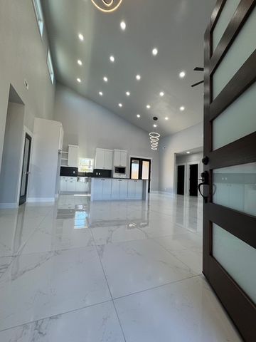 2708 W Gum Street, Rogers, AR 72758