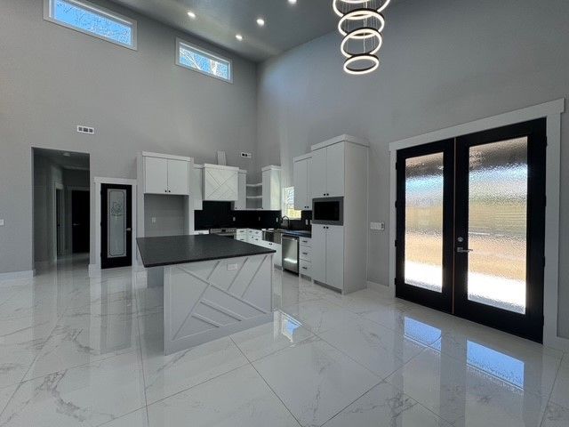 2708 W Gum Street, Rogers, AR 72758