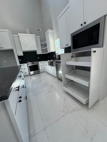 2708 W Gum Street, Rogers, AR 72758